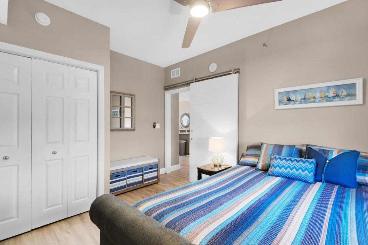 Ariel Dunes I 707 Apartment