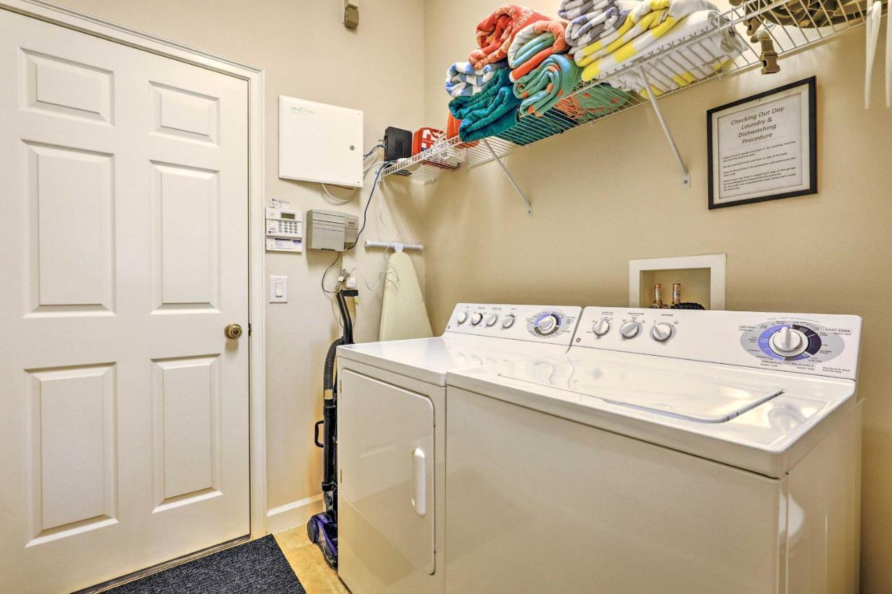 Spacious Gem With Pool And Near Disney! Holiday home Kissimmee