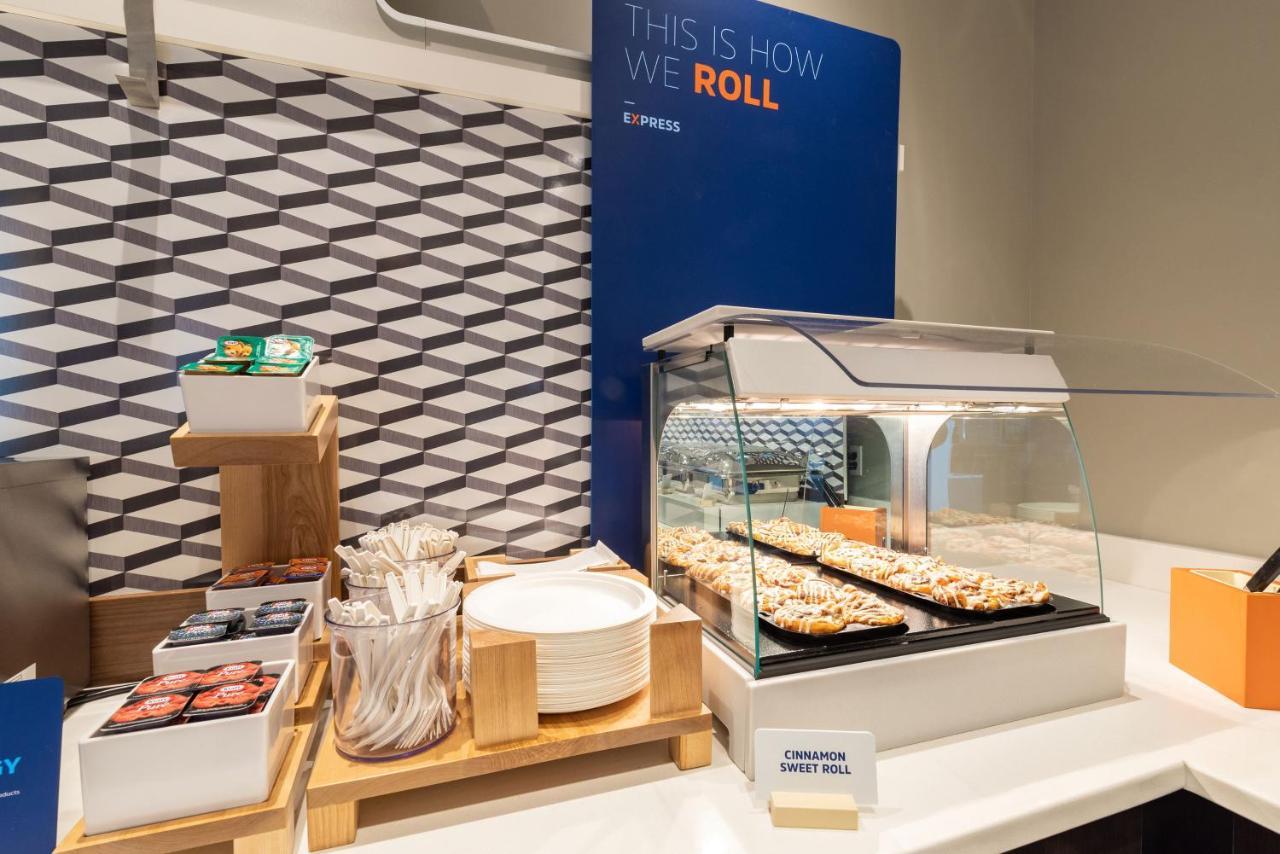 Express & Pensacola-west Navy Base By Ihg Hotel 3*