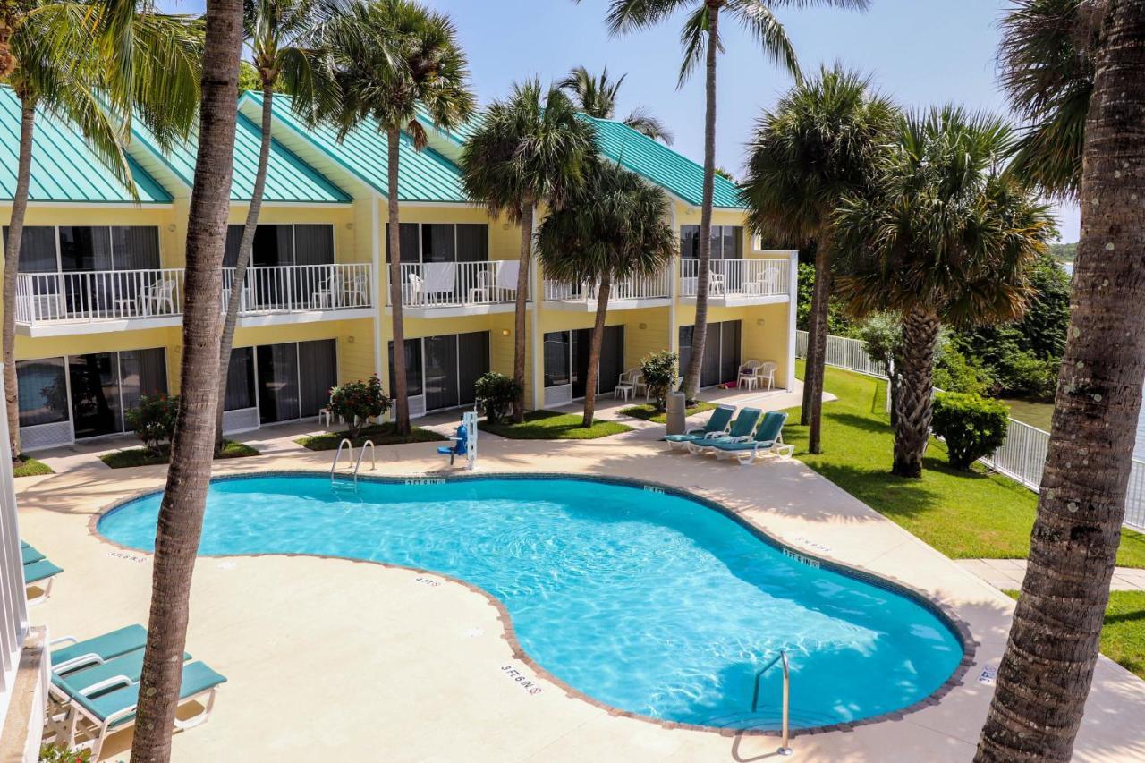 Waterfront 3*
