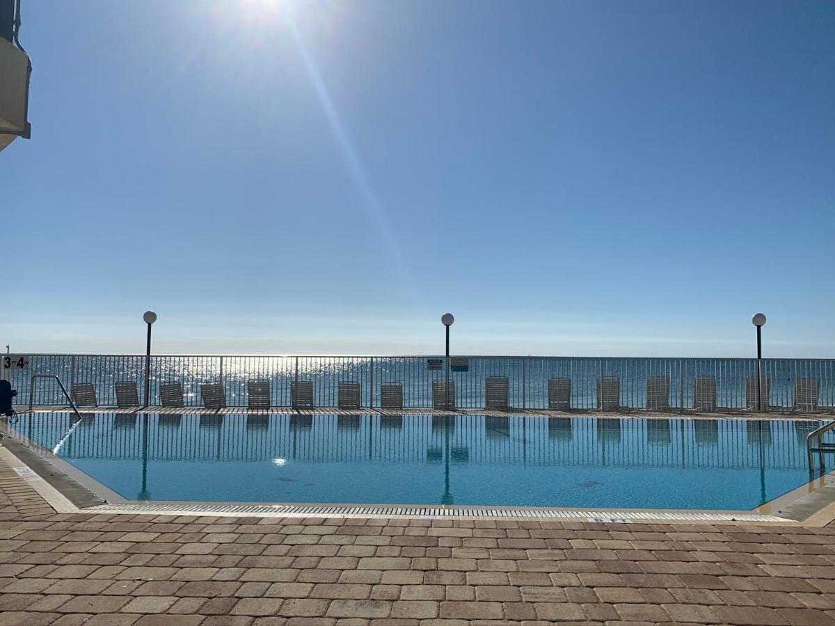 Coco Plum Beach & Tennis Club & Marina Aparthotel