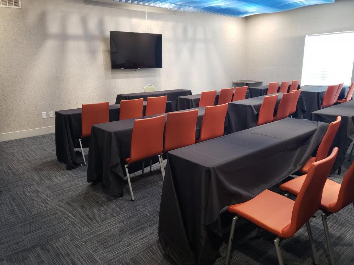 Express North Telecom Park By Ihg Hotel Tampa