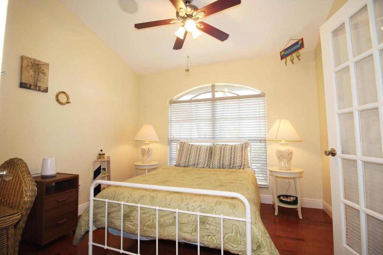 Holiday home Luxury Home, Hot Tub, Heated Pool, Tiki Bar - Spain Cape Coral