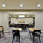 Courtyard By Marriott Jacksonville Airport/ Northeast