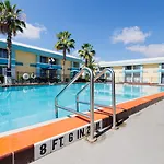 Garnet Inn & Suites