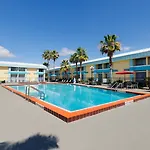 Garnet Inn & Suites
