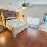 Mickeys Movie House, 2 Masters, Pool And Spa