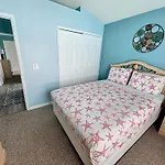 Mickeys Movie House, 2 Masters, Pool And Spa