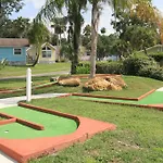 Tropical Palms Resort & Campground