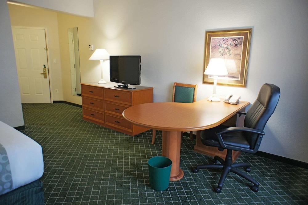 Hotel La Quinta By Wyndham Miami Airport West