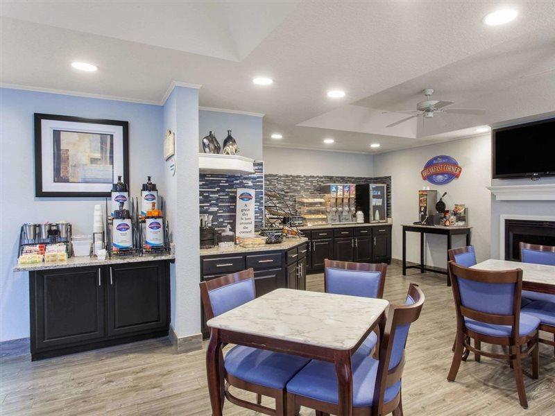 Baymont By Wyndham Jacksonville/butler Blvd