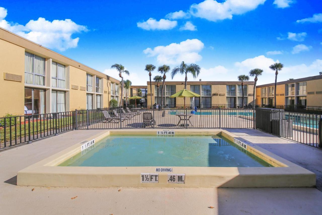 Hotel Floridian Express International Drive 2*