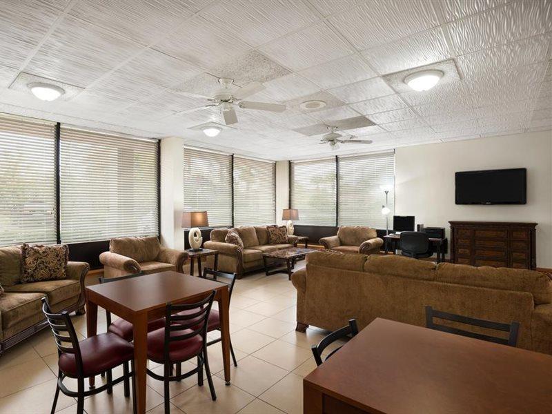 Days By Wyndham Airport Jacksonville