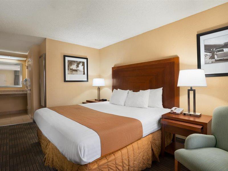 Days By Wyndham Airport 2*