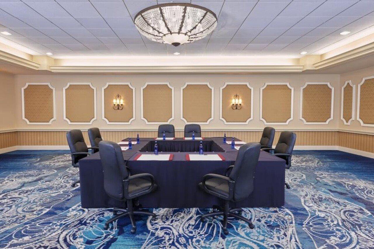 Rosen Plaza Orlando Convention Center 4*