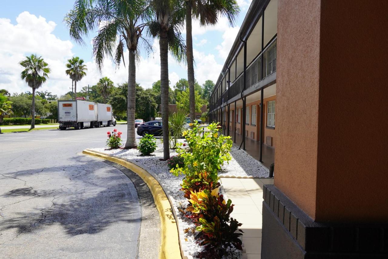 Econo Motel 2*