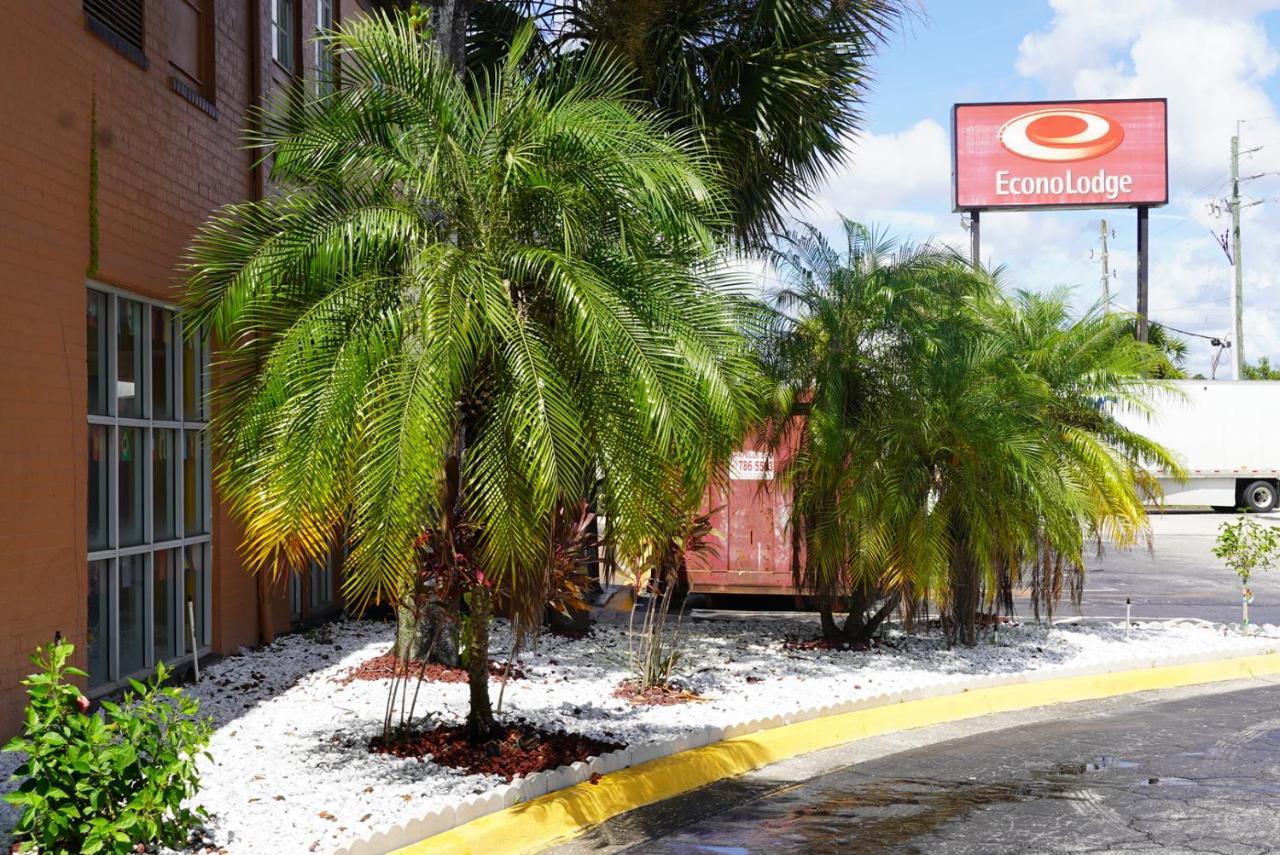 Econo Motel 2*