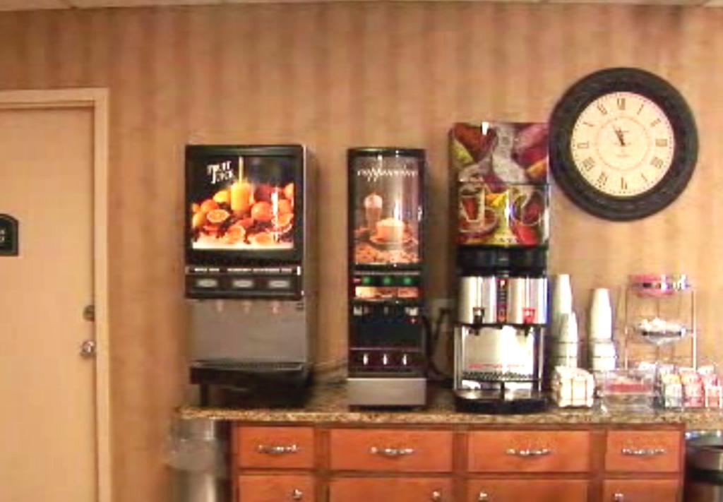 Hotel Days By Wyndham Airport 2*