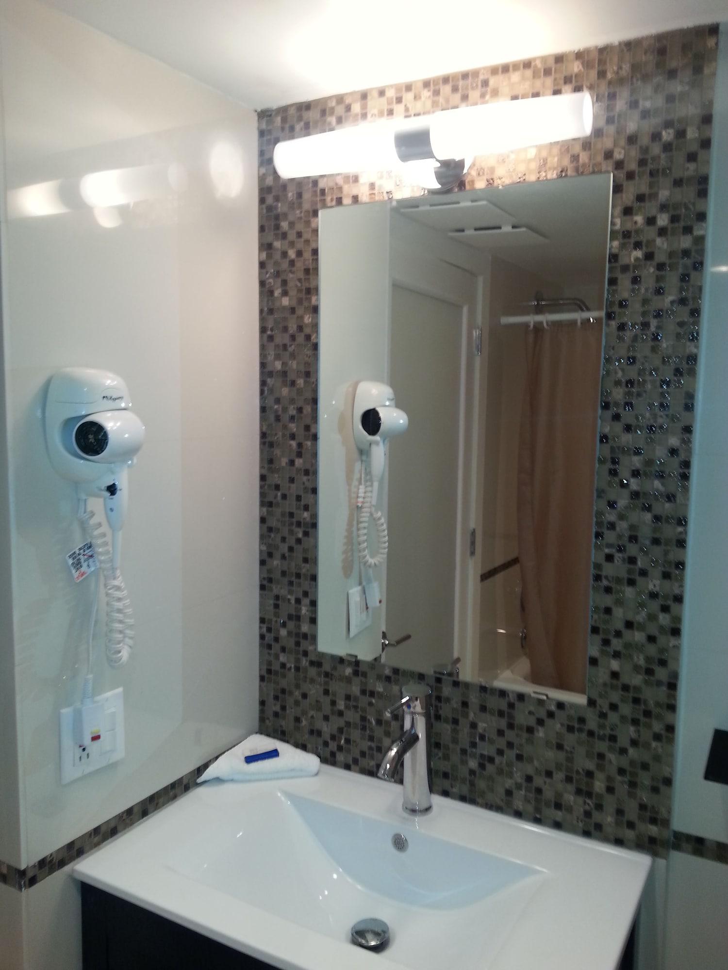 Chateaubleau Hotel 2*
