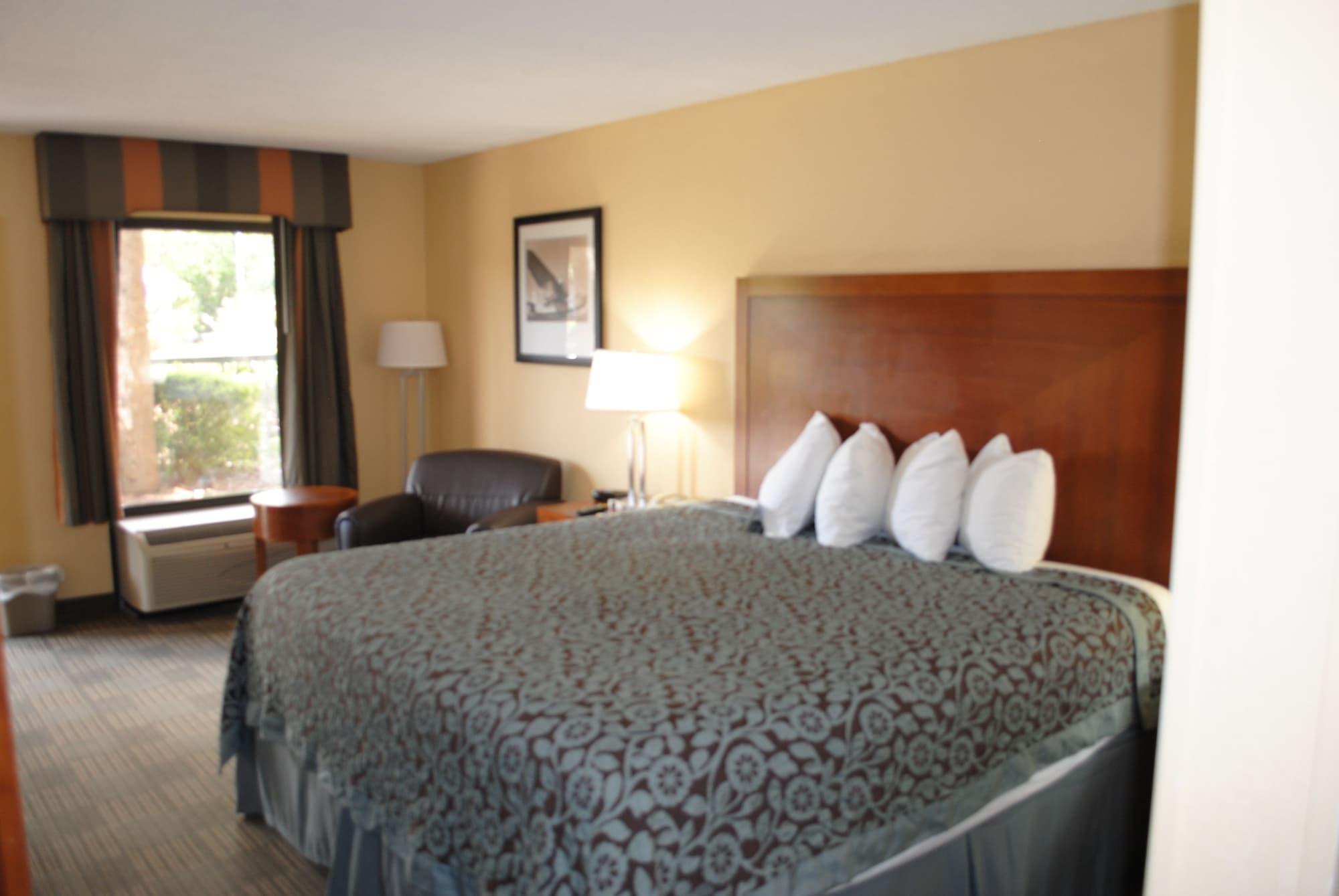 Days By Wyndham Airport Hotel Jacksonville