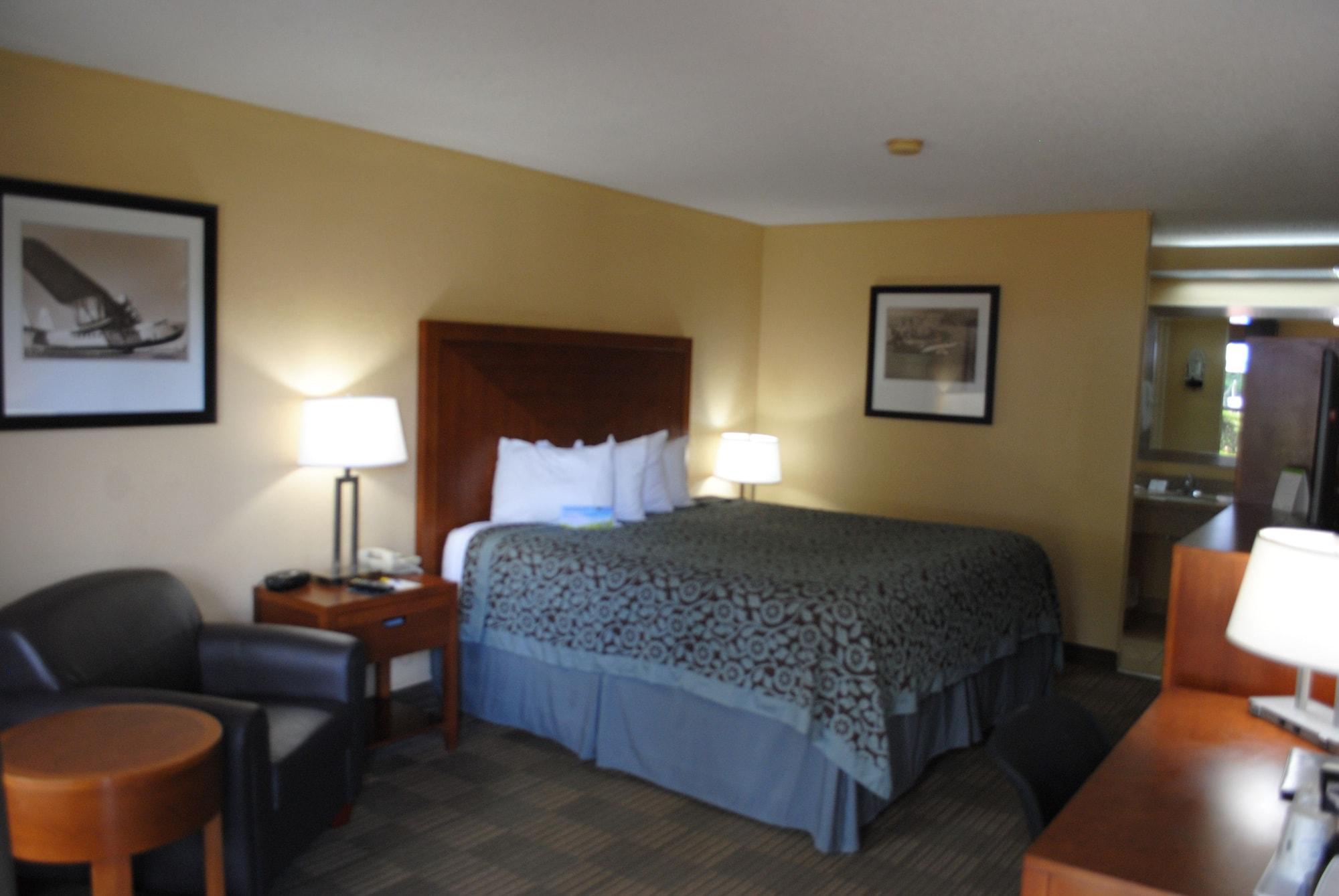 Days By Wyndham Airport Jacksonville