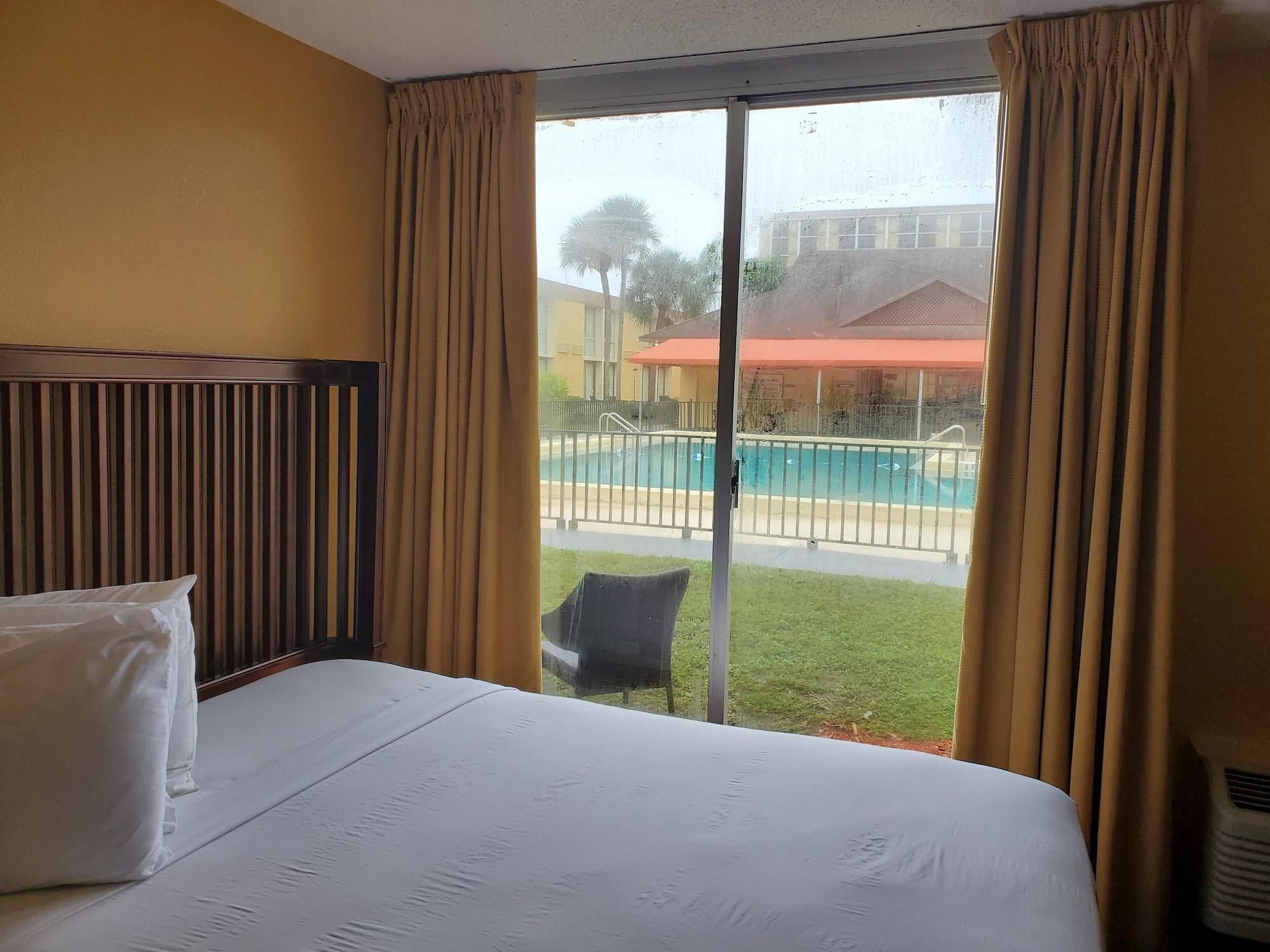 Floridian Express International Drive 2*