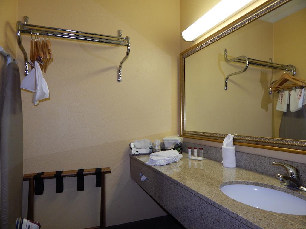 Ramada By Wyndham Near I-4 Hotel 3*