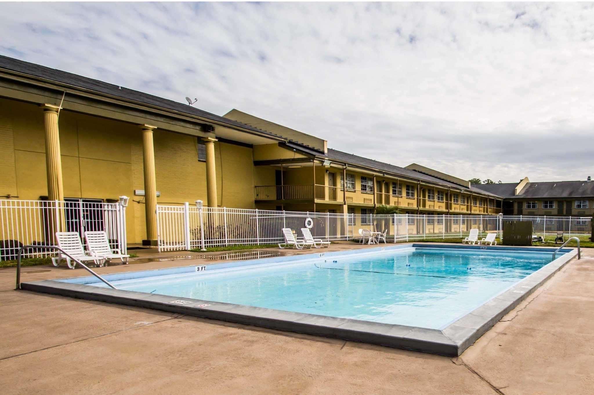 Econo Motel