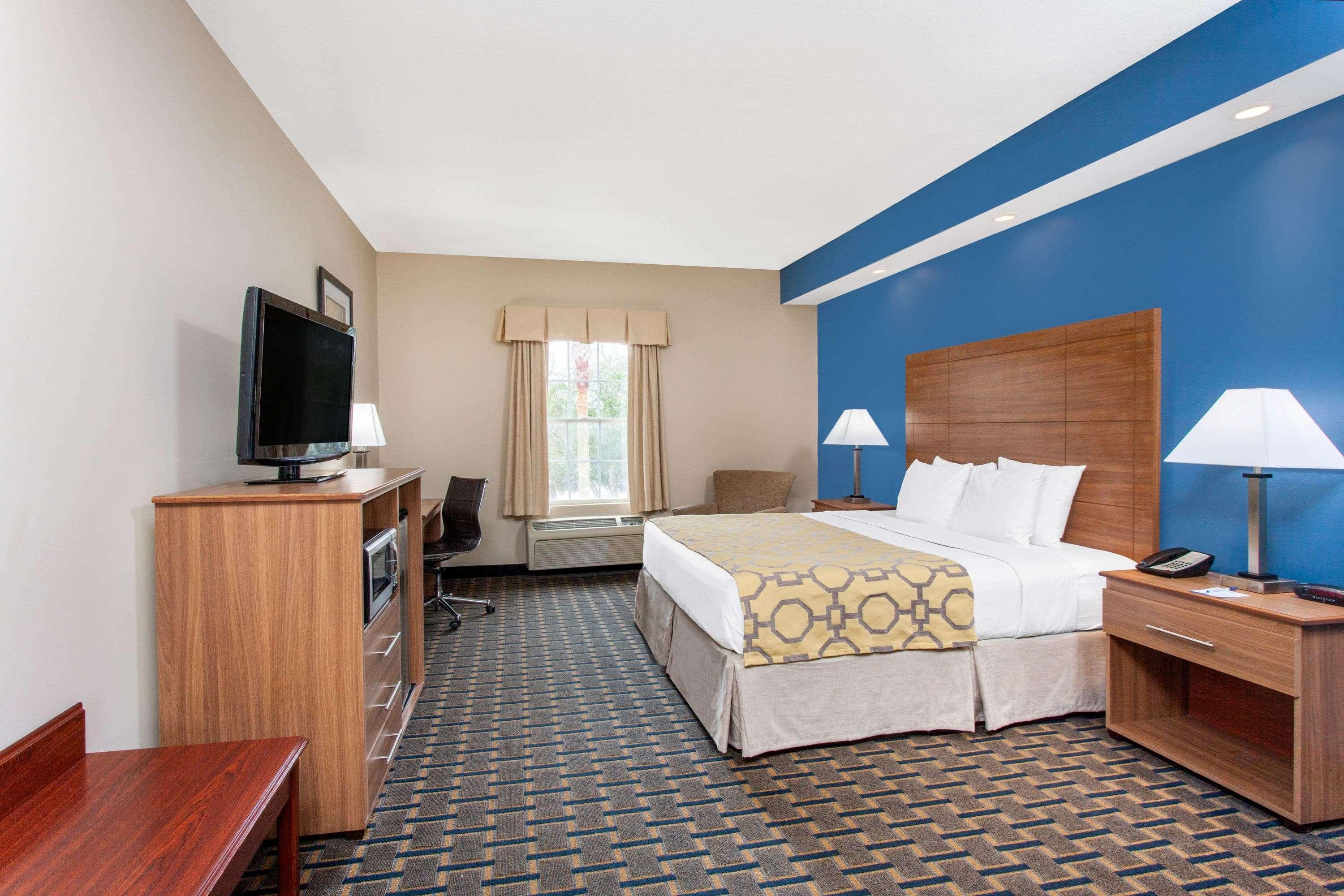 Baymont By Wyndham Jacksonville/butler Blvd 2*