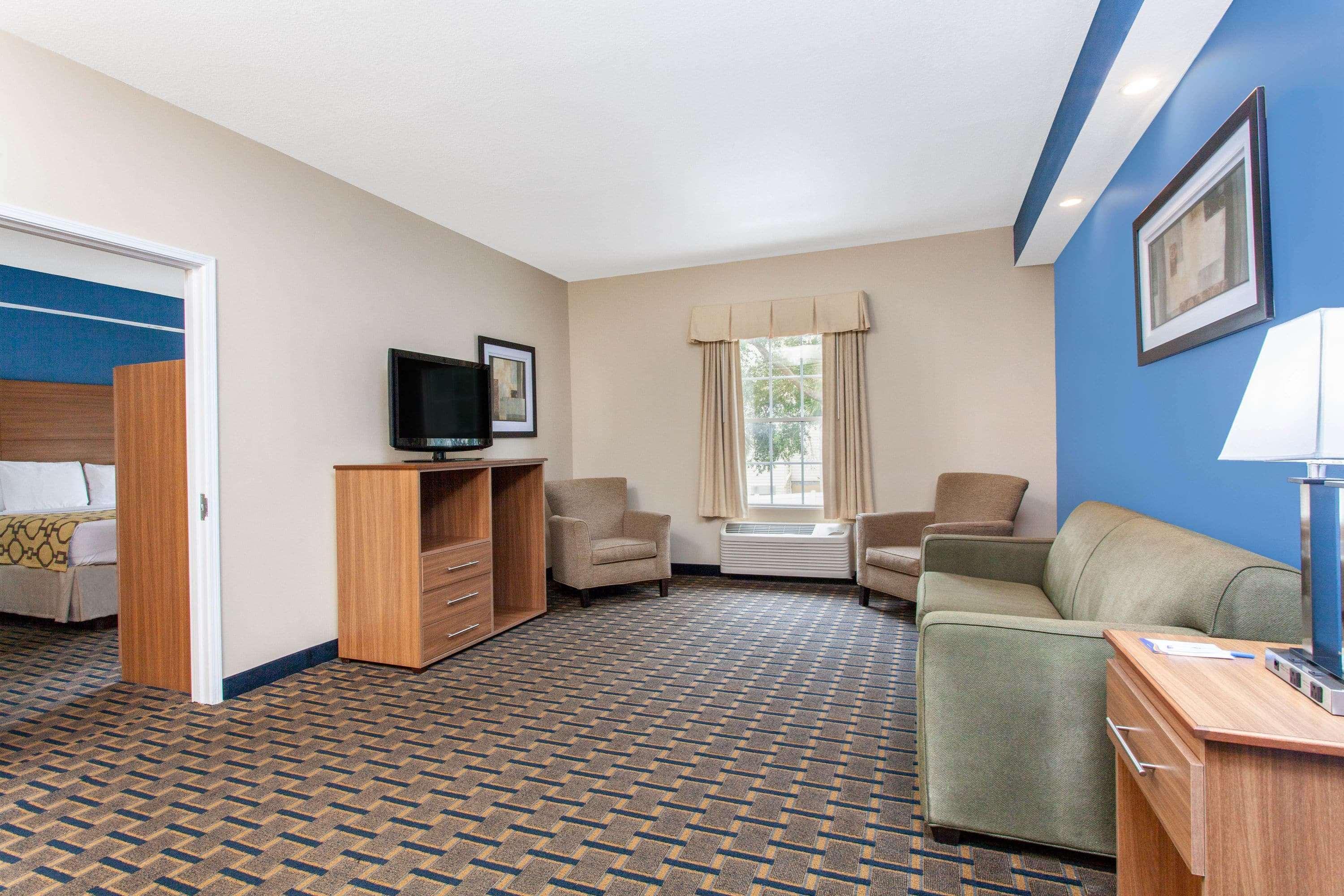 Baymont By Wyndham Jacksonville/butler Blvd 2*
