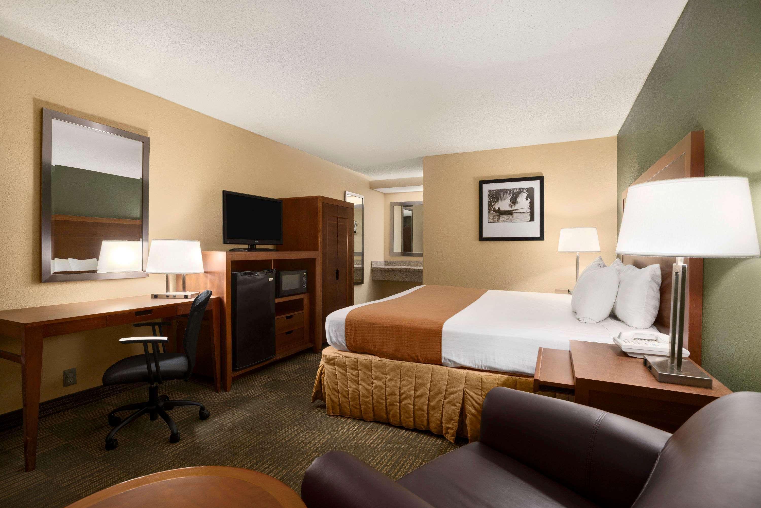 Days By Wyndham Airport Hotel 2*