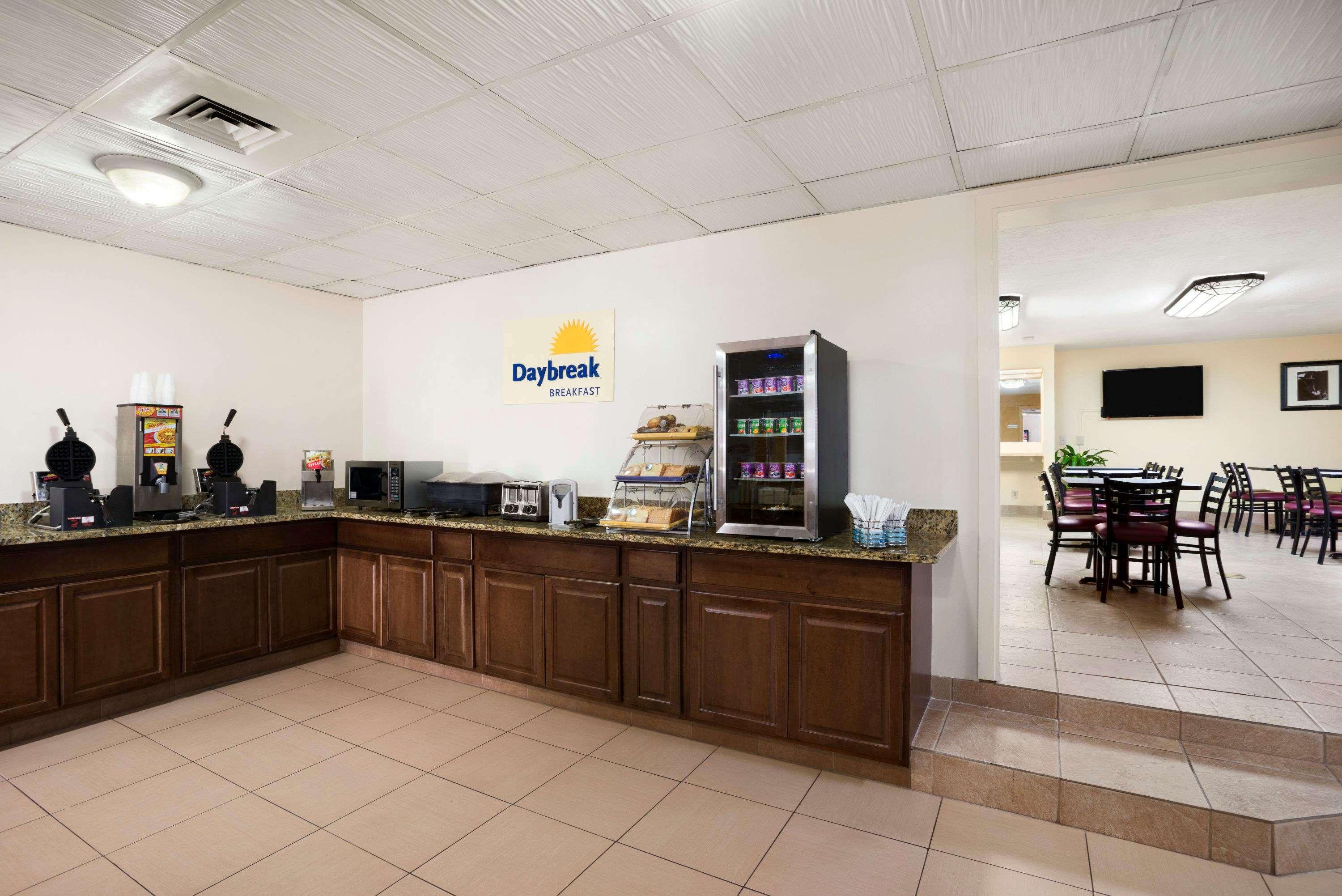 Days By Wyndham Airport Hotel Jacksonville