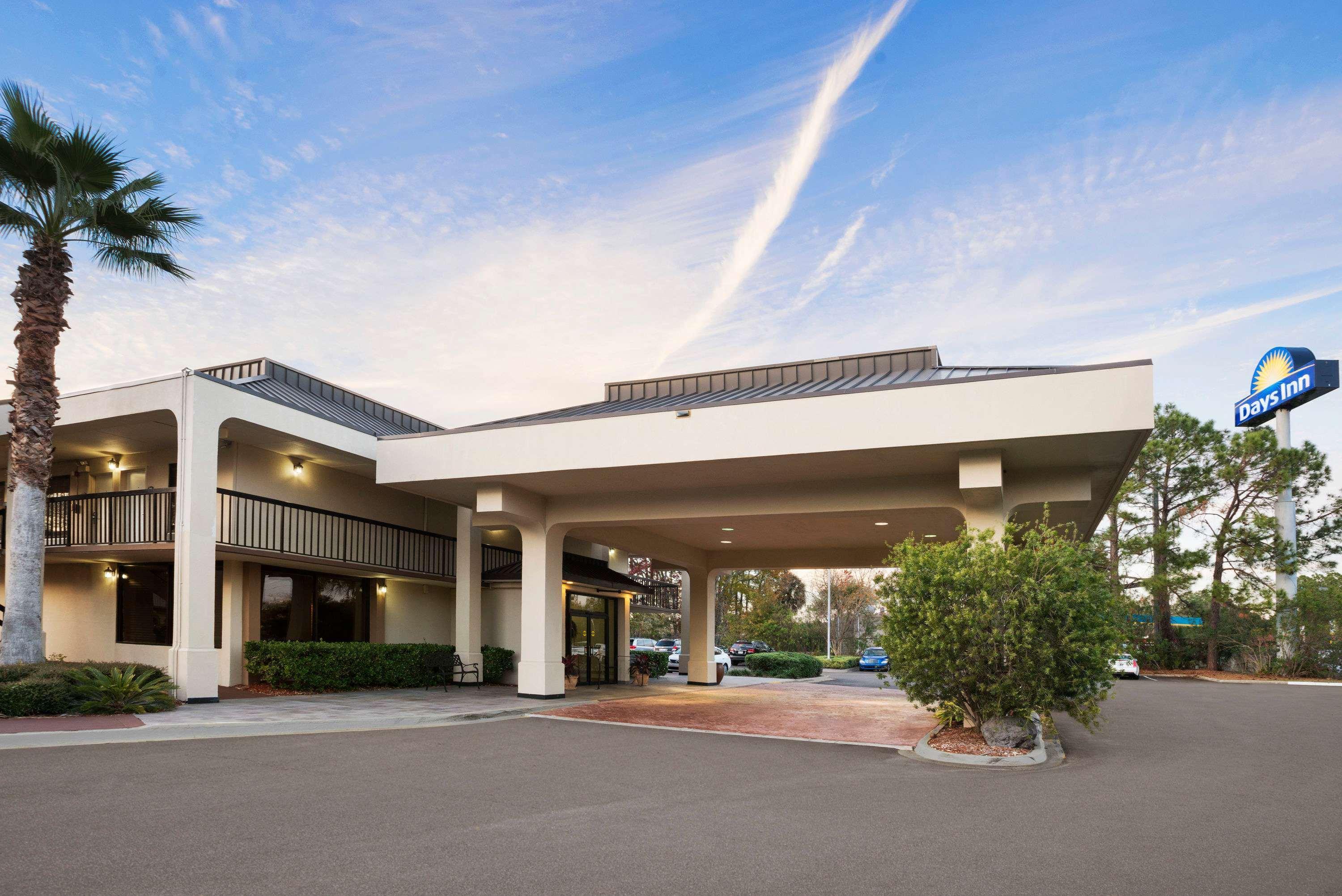 Days By Wyndham Airport Hotel
