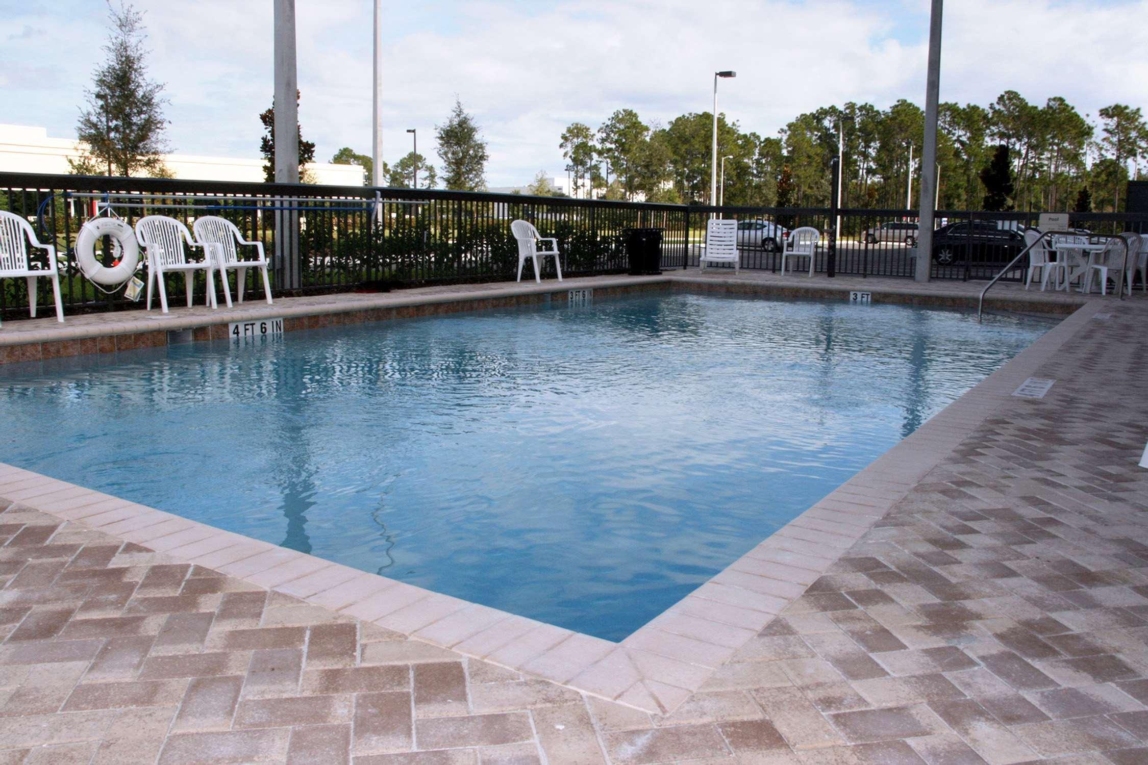 Hampton & Orlando-john Young Parkway/south Park 3*