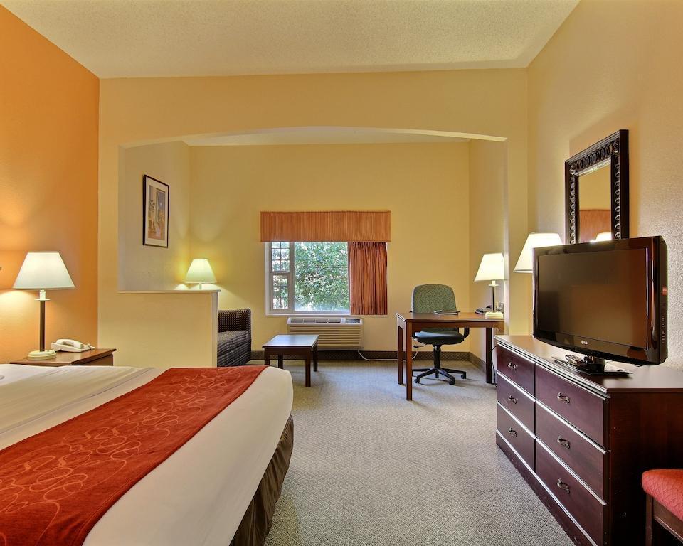 Comfort Airport Hotel 2*