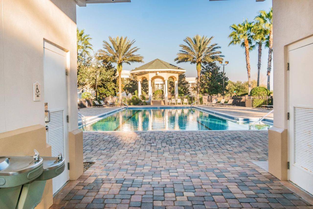 Reunion Villa: Spacious Getaway With Heated Pools Holiday home