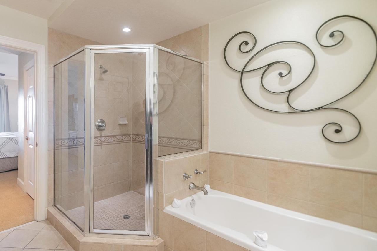 Holiday home Reunion Villa: Spacious Getaway With Heated Pools