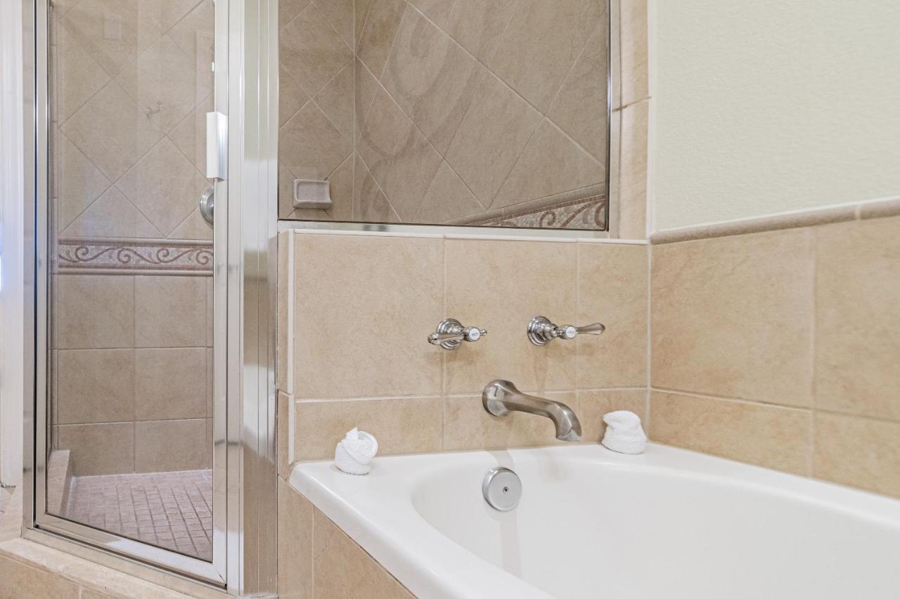 Holiday home Reunion Villa: Spacious Getaway With Heated Pools *