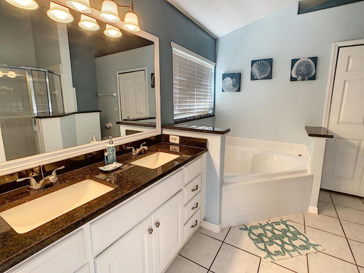 Holiday home Mickeys Movie House, 2 Masters, Pool And Spa Orlando