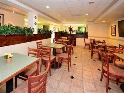 Comfort Miami Airport North Hotel 3*