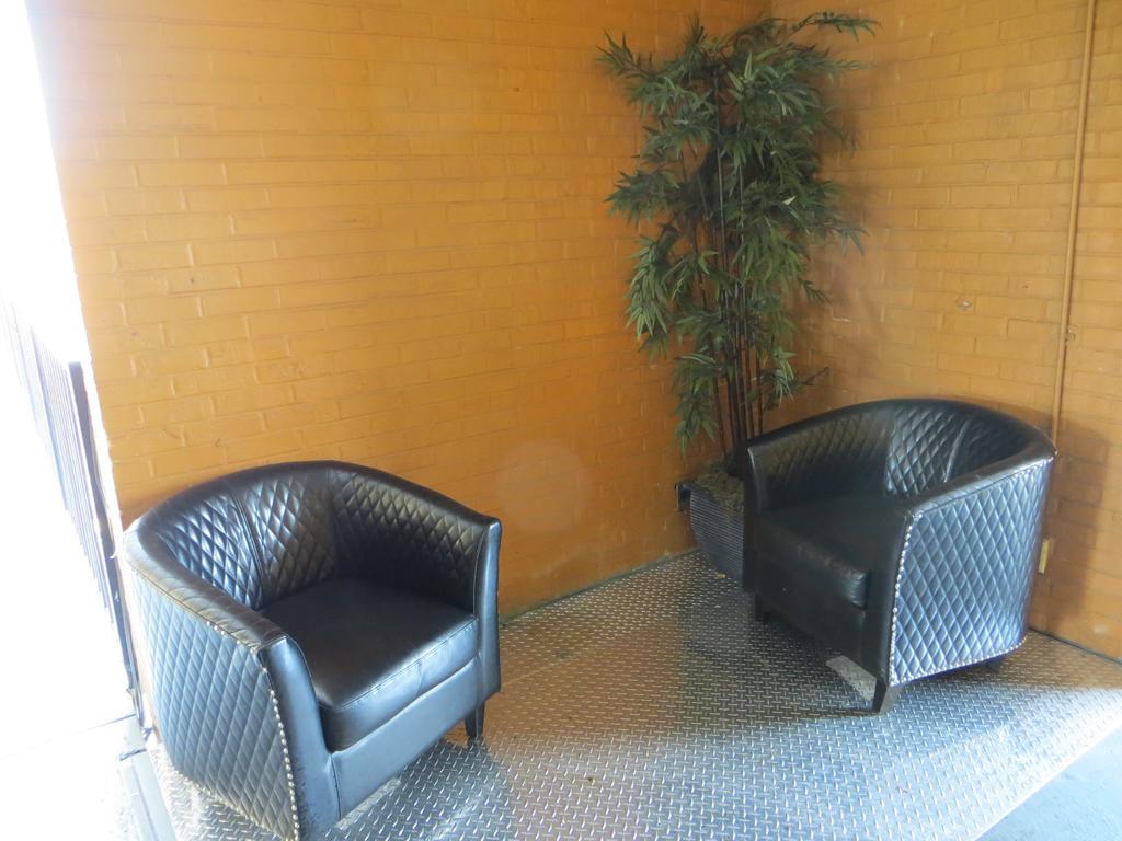 The M I-drive Near Universal Motel
