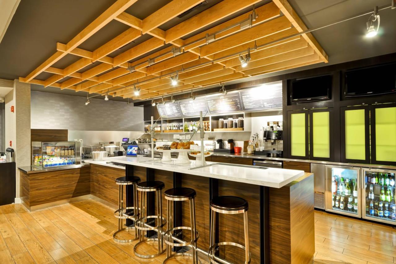 Courtyard By Marriott Airport/ Northeast