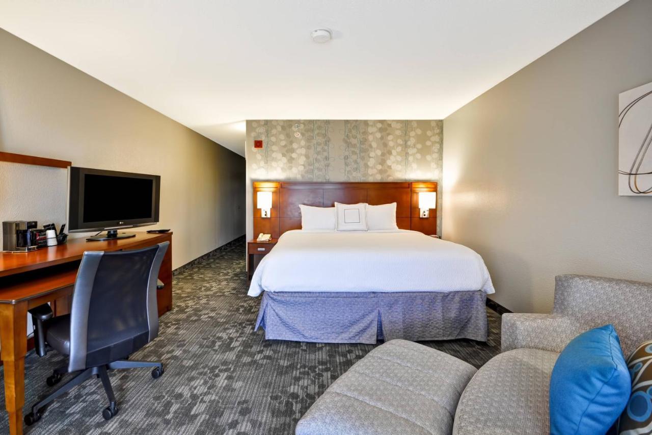 Hotel Courtyard By Marriott Airport/ Northeast