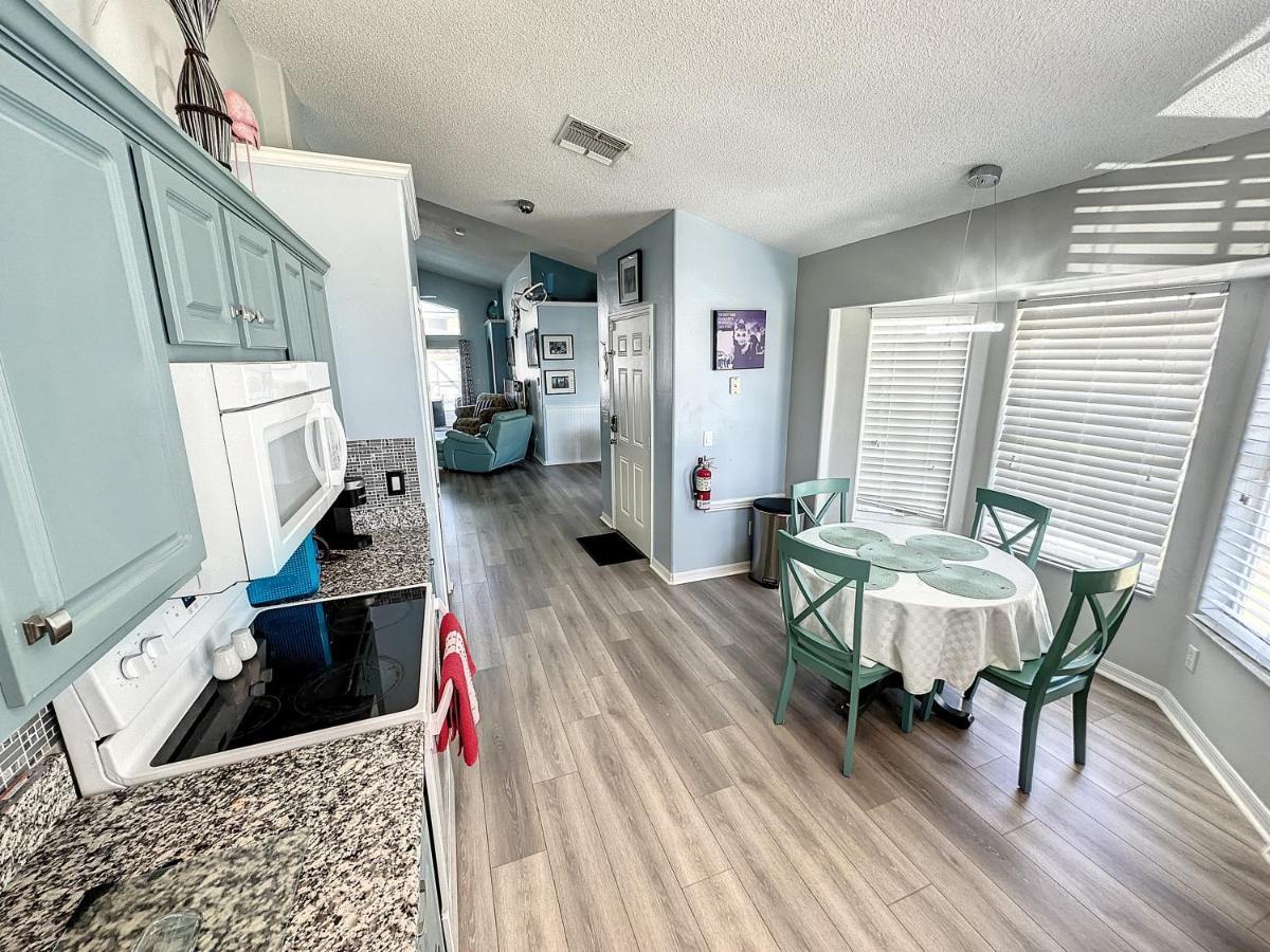 Mickeys Movie House, 2 Masters, Pool And Spa Holiday home Orlando