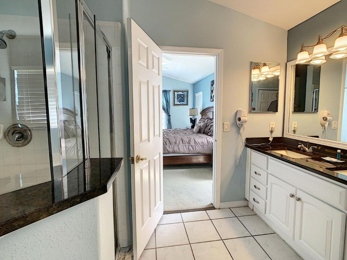 Mickeys Movie House, 2 Masters, Pool And Spa Holiday home Orlando