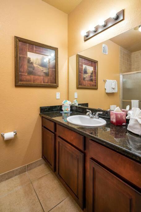 Vacation Fun Spot! Floor! Perfect For Families And Golfers! *