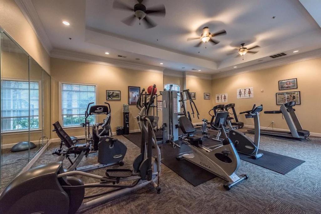 Apartment Vacation Fun Spot! Floor! Perfect For Families And Golfers!