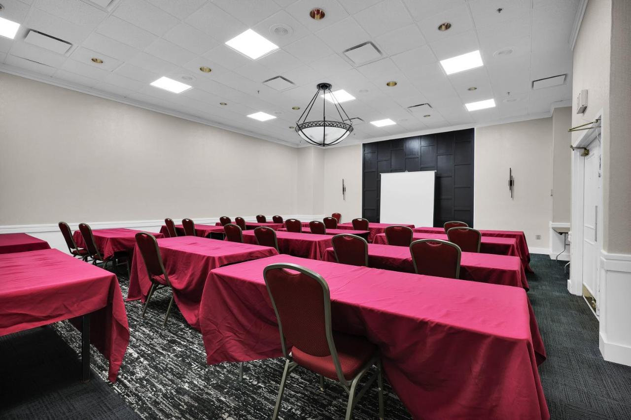 Hotel Ramada By Wyndham I-95 By Butler Blvd 3*
