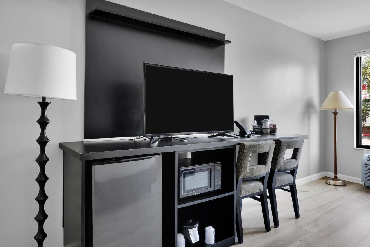 Hotel Ramada By Wyndham I-95 By Butler Blvd
