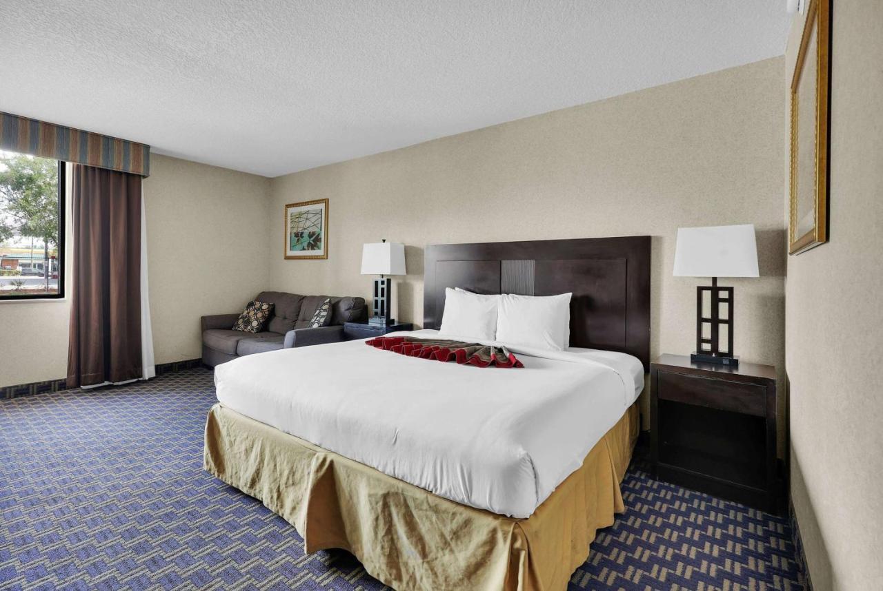 Hotel Ramada By Wyndham I-95 By Butler Blvd Jacksonville